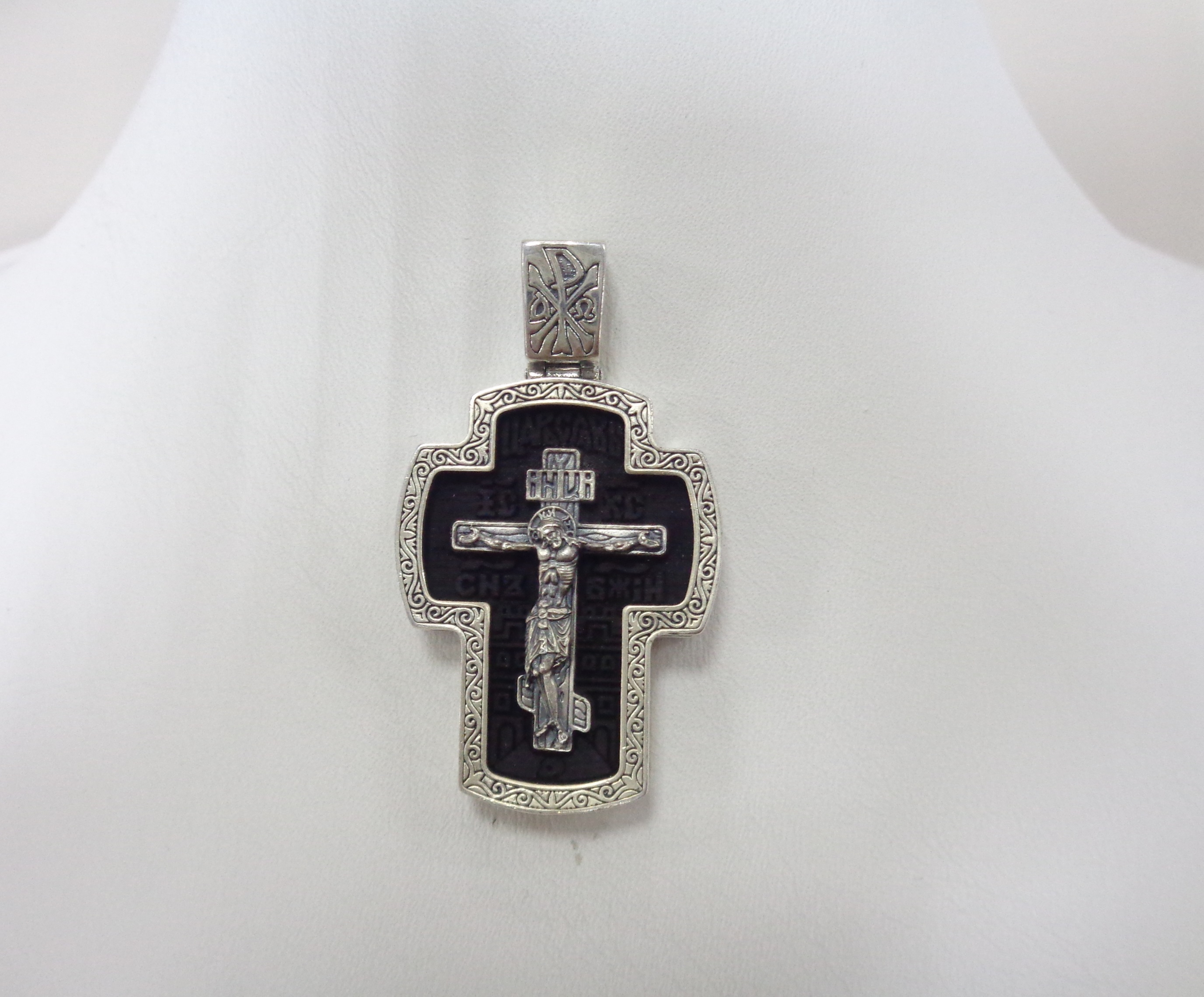 Серебряная подвеска-крест с эбеновым деревом